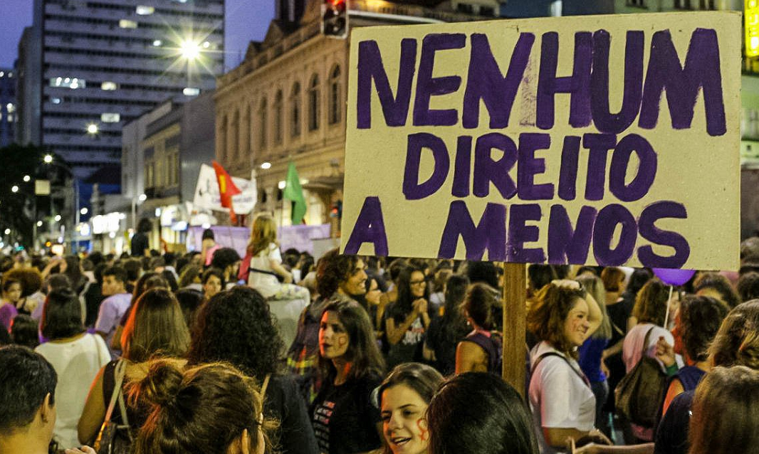 Nem um direito a menos! Nem um passo atrás!